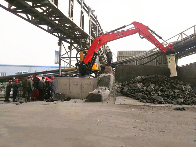 Rockbreaker Booms