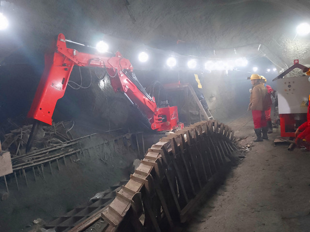 YZH Pedestal Booms Rockbreaker Was Installed In Karamay Underground Mine